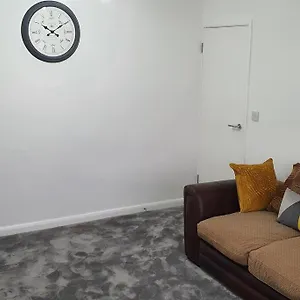 Exquisite And Modern 2 Bed Maisonette Holiday home